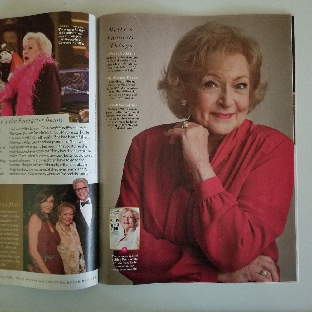 Betty White People Magazine January 2022 100th Birthday Issue No Label - Picture 6 of 7